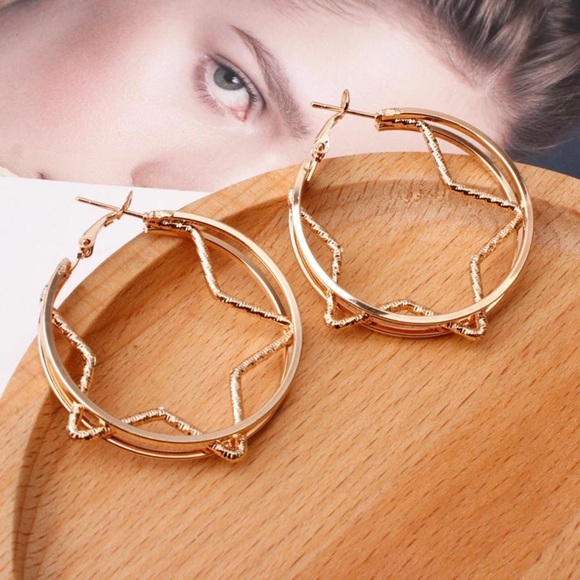 ❄️Trendy Golden Earrings Hoops With A Star - Picture 5 of 5